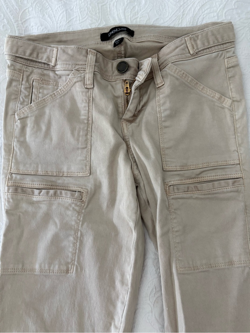 bebe Women's Beige Skinny Pants with Patch Pockets